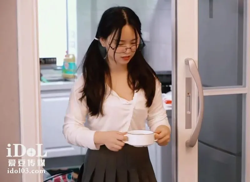 Bé con về quê ăn tết bị bố dượng phang vì càng lớn càng ngon