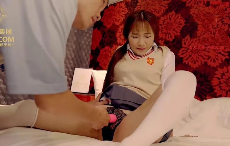 Bé ngoan dùng thân xóa nợ cho bố vay tiền bọn xã hội đen